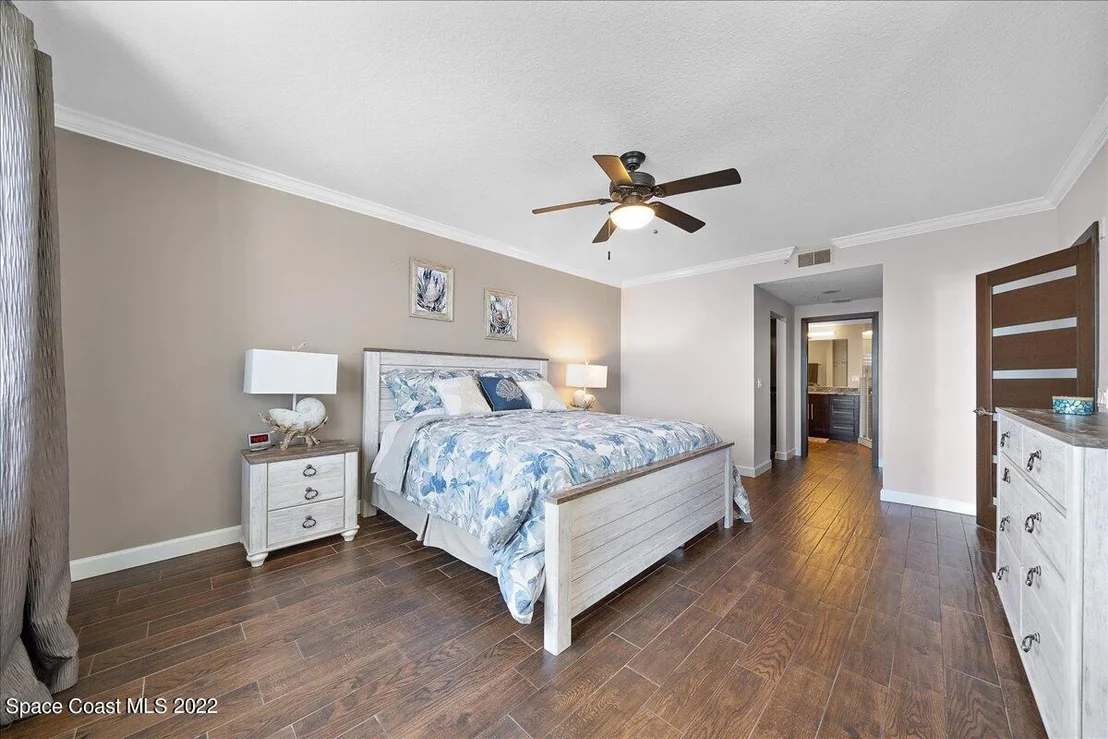 Photo of Unit 705 at 102 Riverside Drive