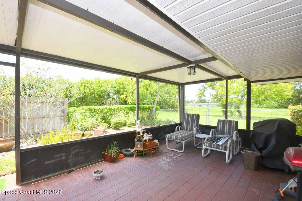 Photo of 1241 Riviera Drive NE