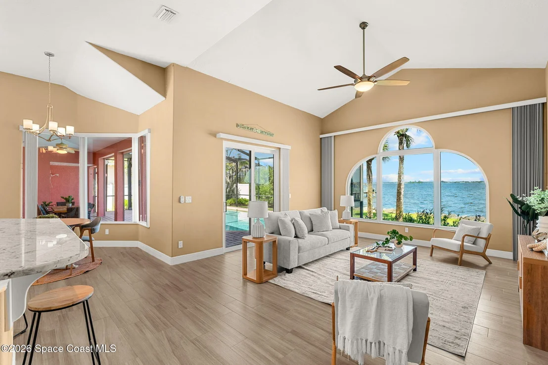 Photo of 327 Island Drive