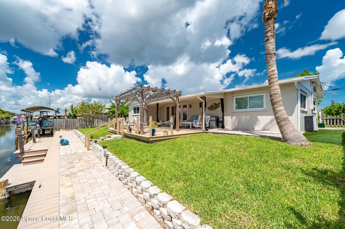 Photo of 452 Cardinal Drive