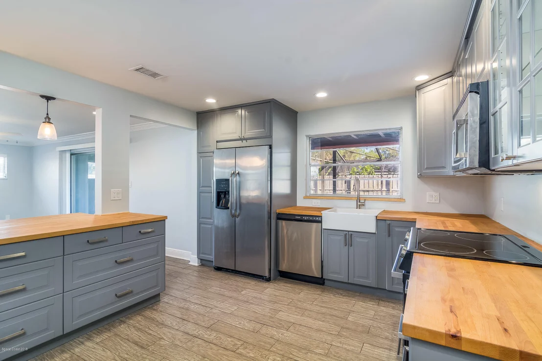 Photo of 306 N Roundtree Drive N