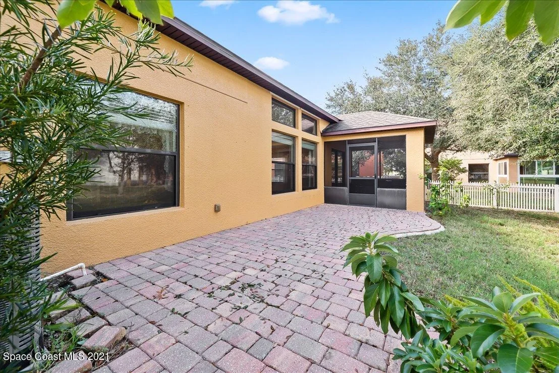 Photo of 325 Dryden Circle
