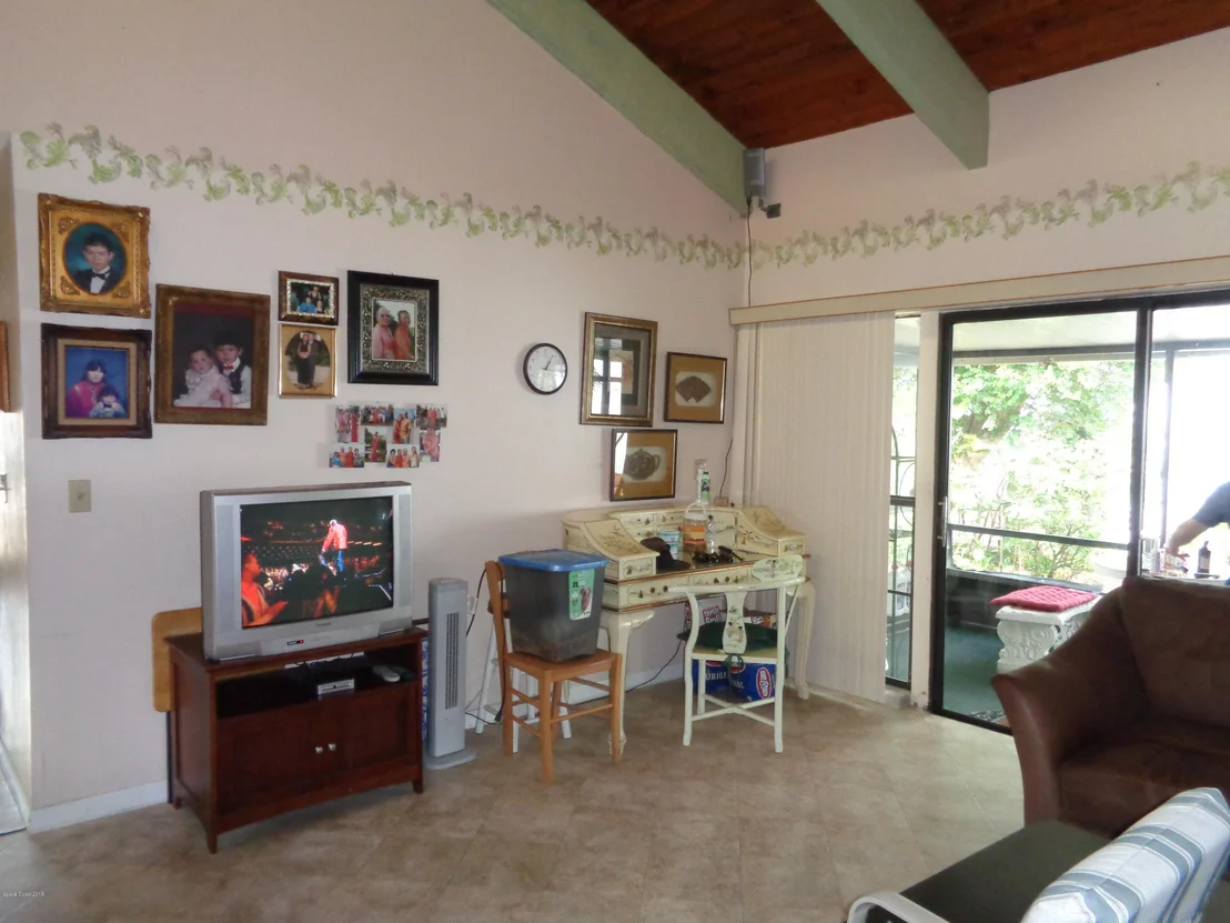 Photo of 425 Willow Tree Drive