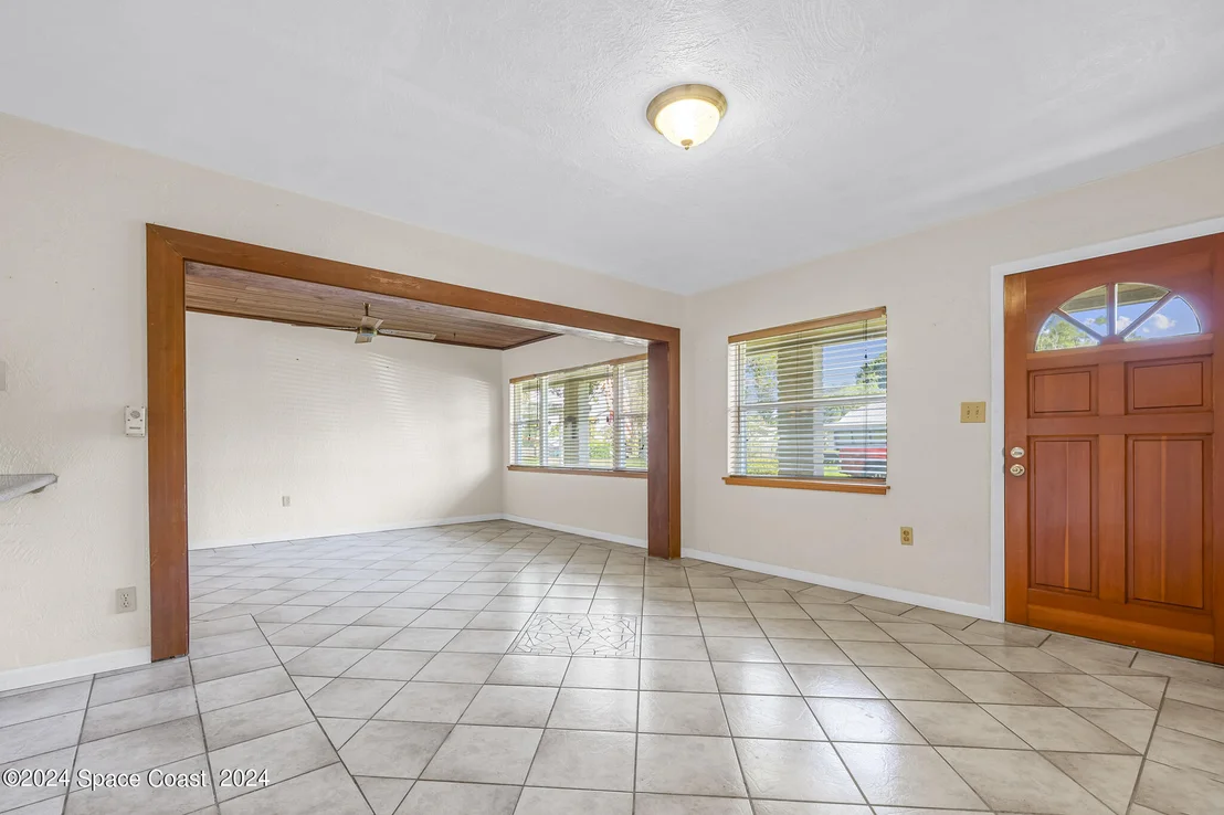 Photo of 319 Howard Lane
