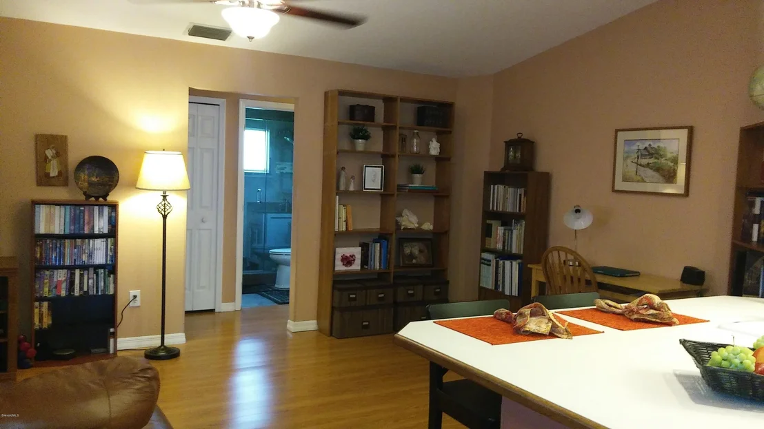 Photo of 975 Pelican Lane