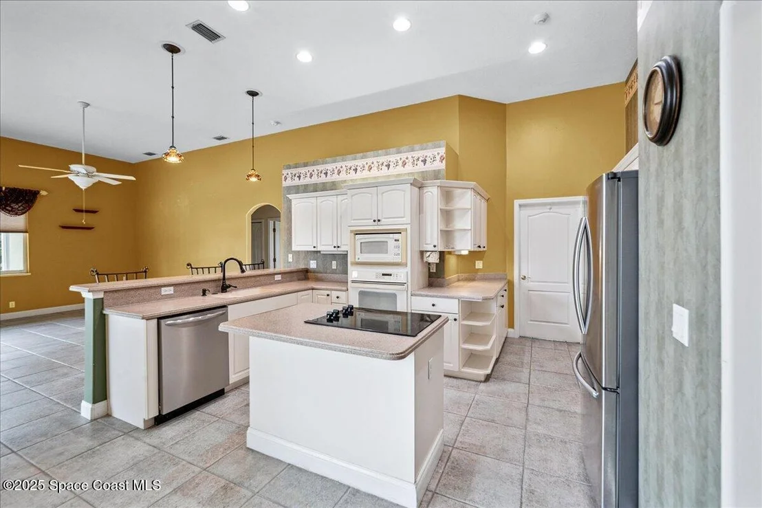 Photo of 827 Thrasher Drive
