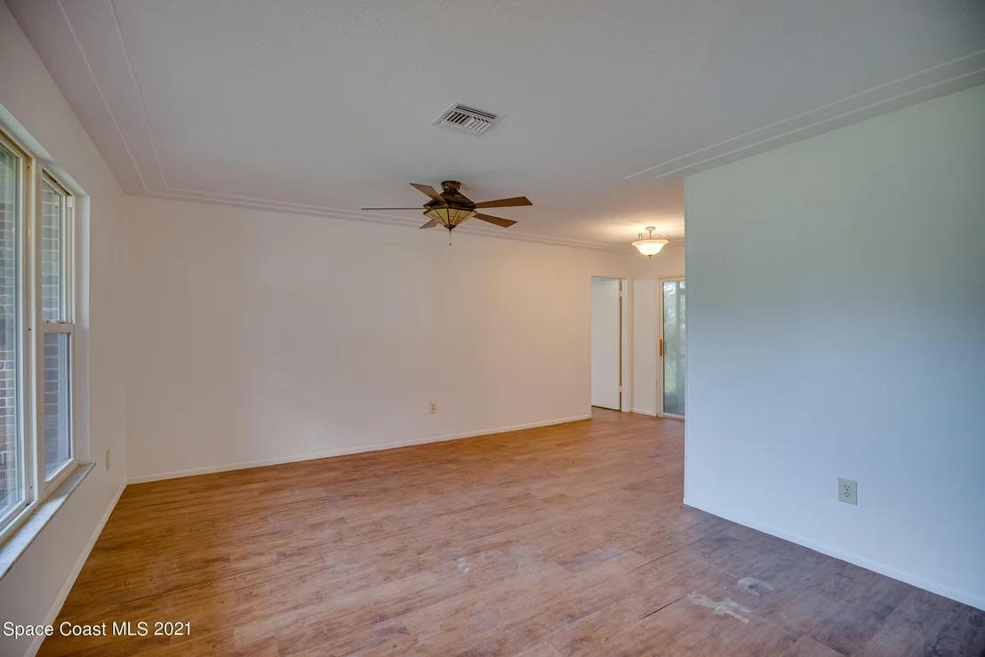 Photo of 838 Knecht Road NE