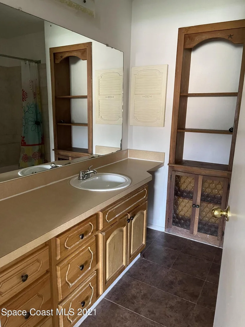 Photo of 1199 Riviera Drive NE