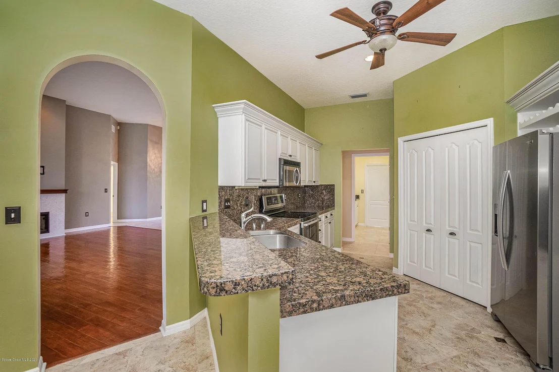 Photo of 925 Wildwood Drive