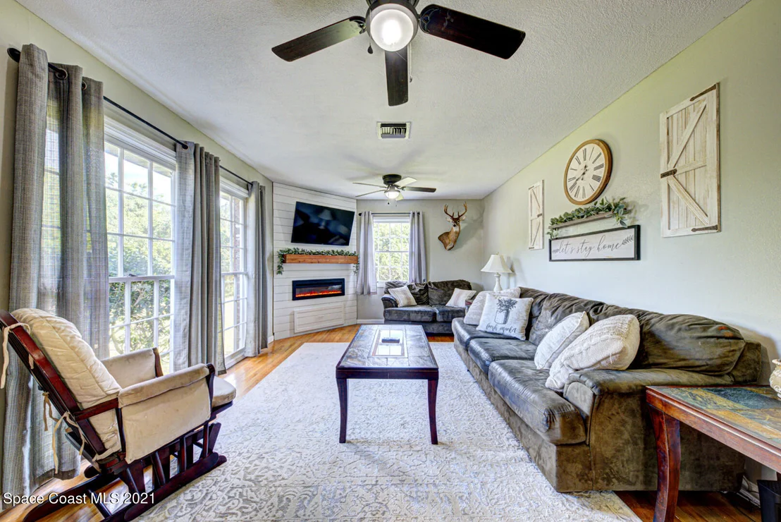 Photo of 200 Saldon Lane