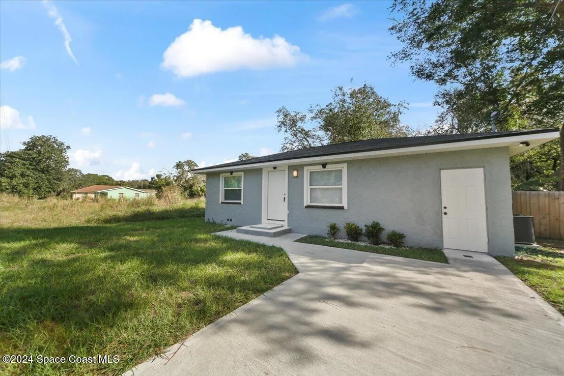Photo of 2651 Pineapple Avenue