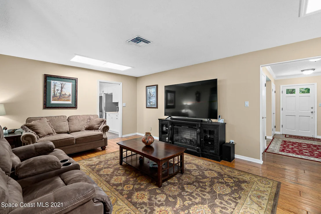 Photo of 1180 Ashlyn Drive