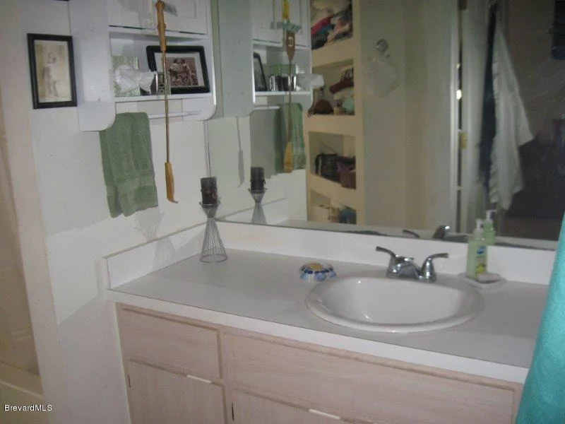 Photo of 974 Kingfisher Way