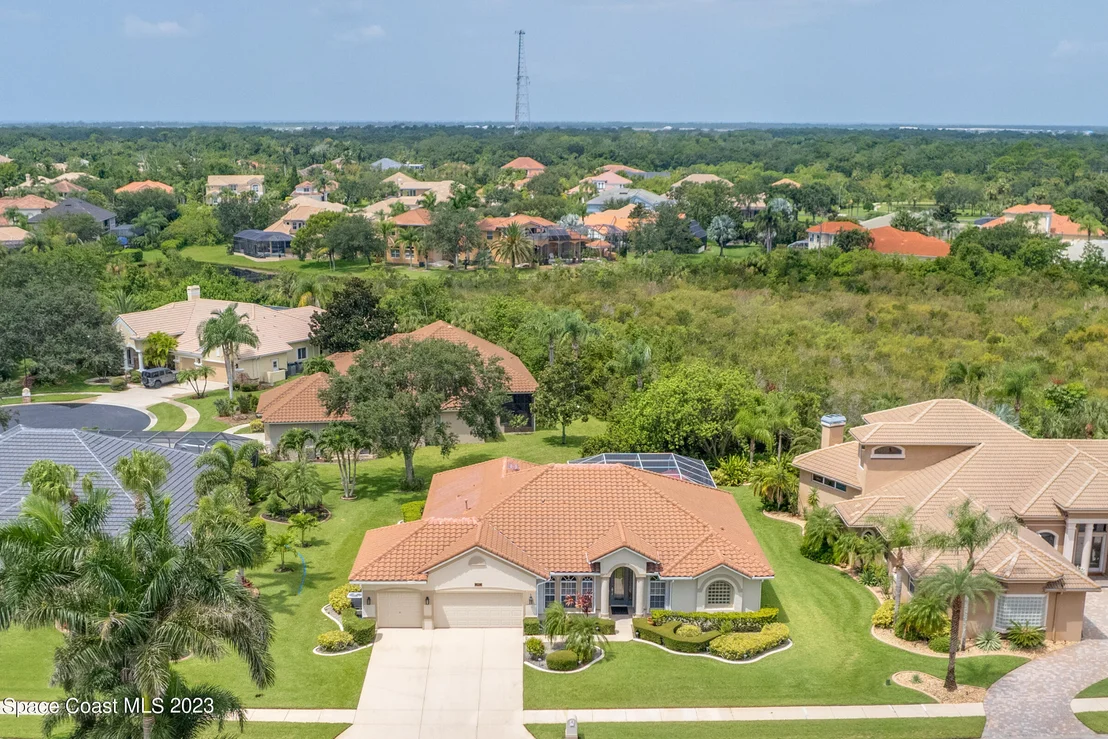 Photo of 844 Chatsworth Drive