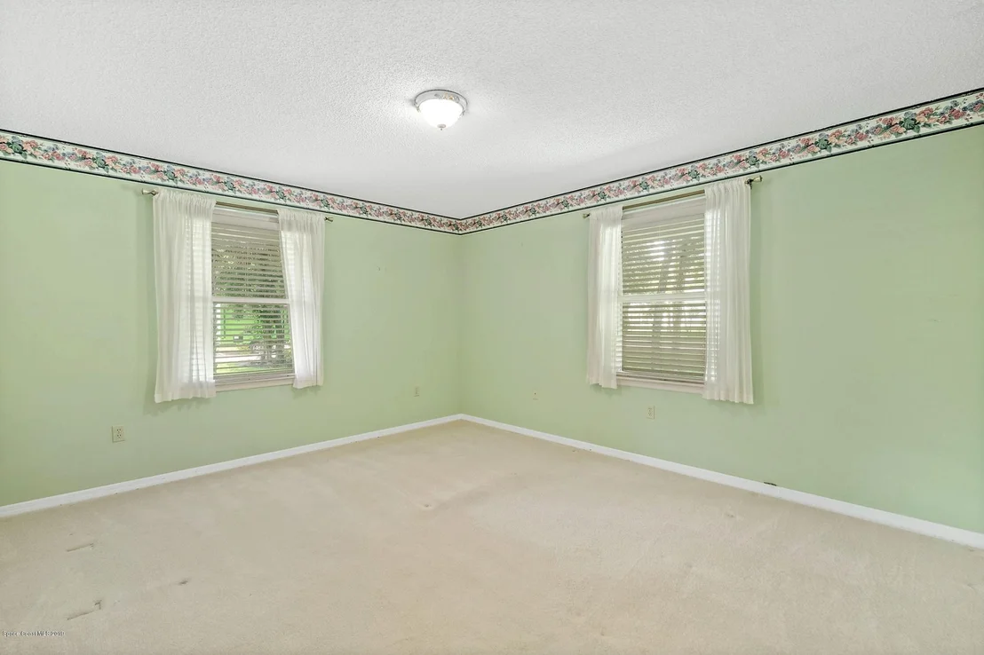 Photo of 1808 Live Oak Drive N