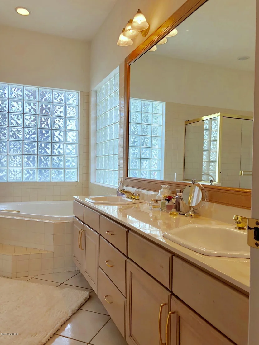 Photo of 975 Whisperpine Drive