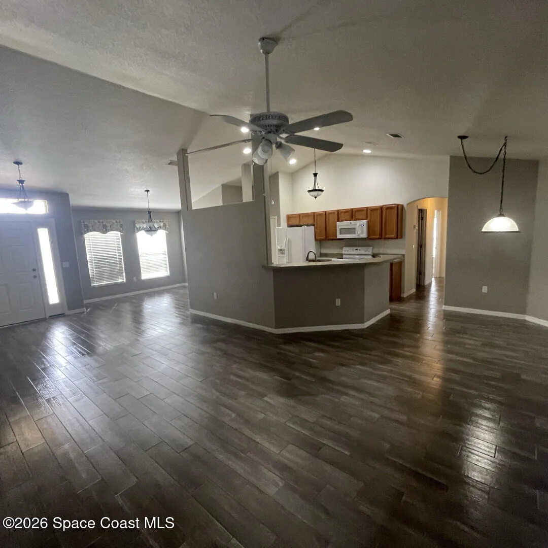 Photo of 2028 Gloria Circle NE