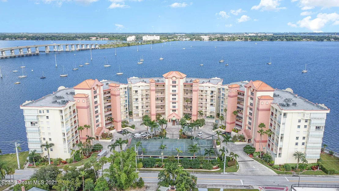 Photo of Unit 705 at 100 Riverside Drive