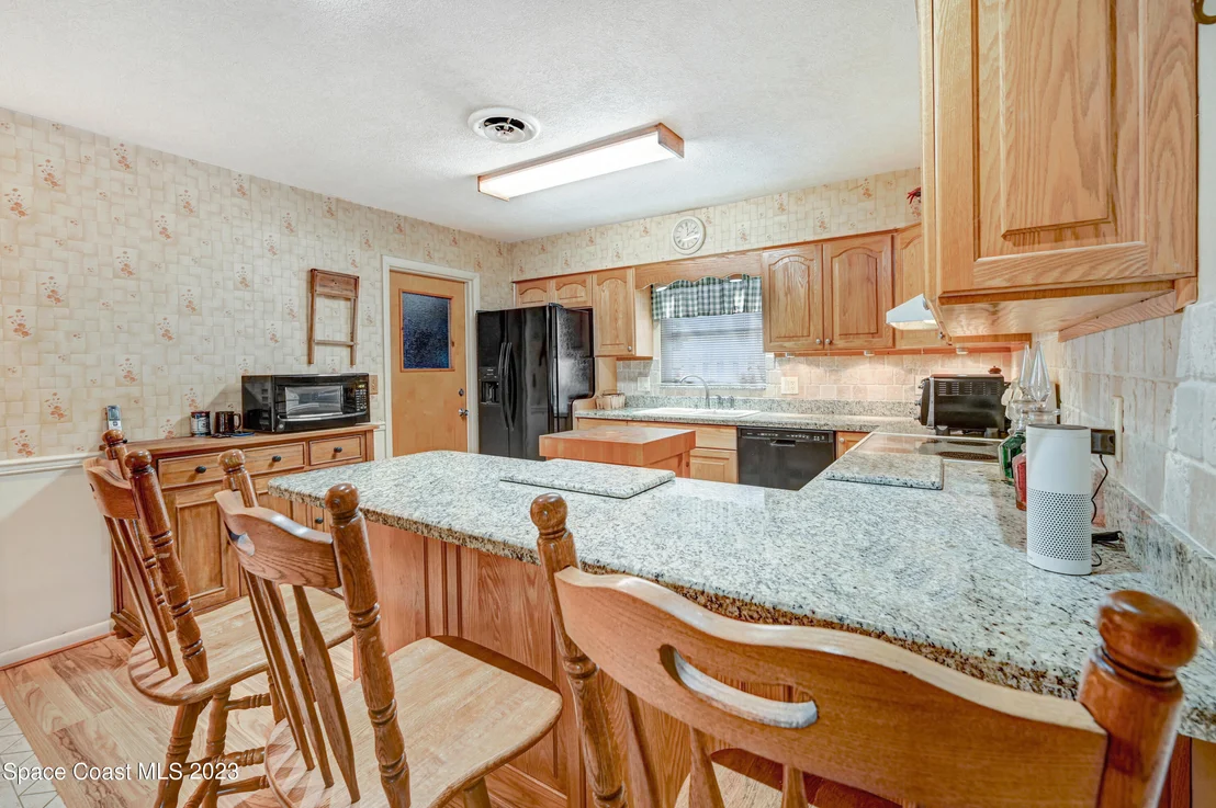 Photo of 621 N Robert Way