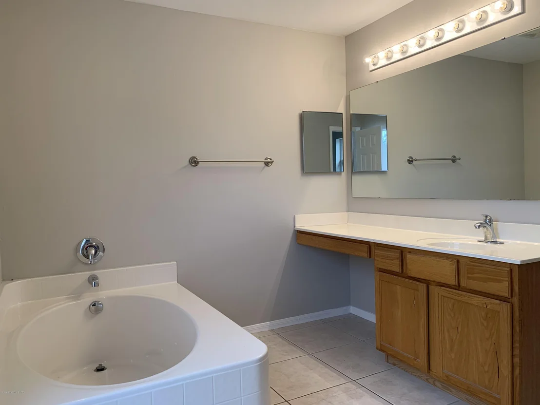 Photo of 575 Balcom SE