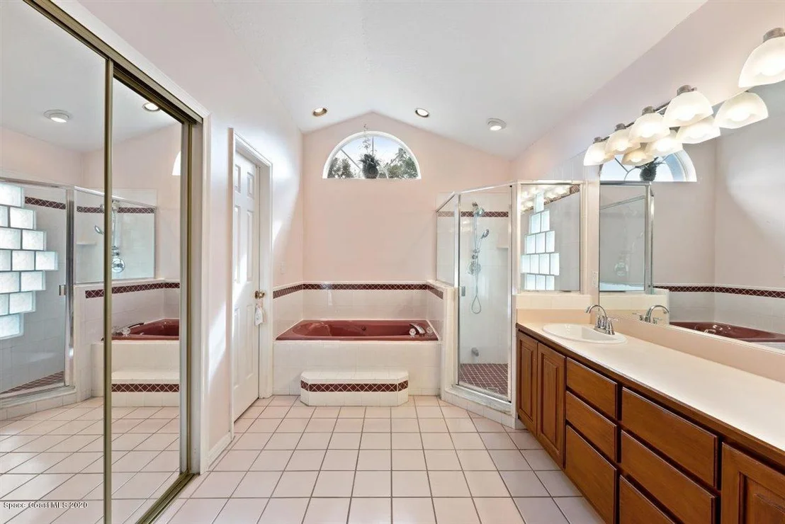 Photo of 984 Pelican Lane