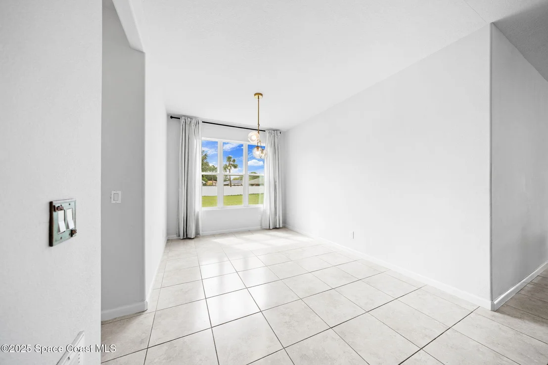 Photo of 539 Balcom Terrace SE