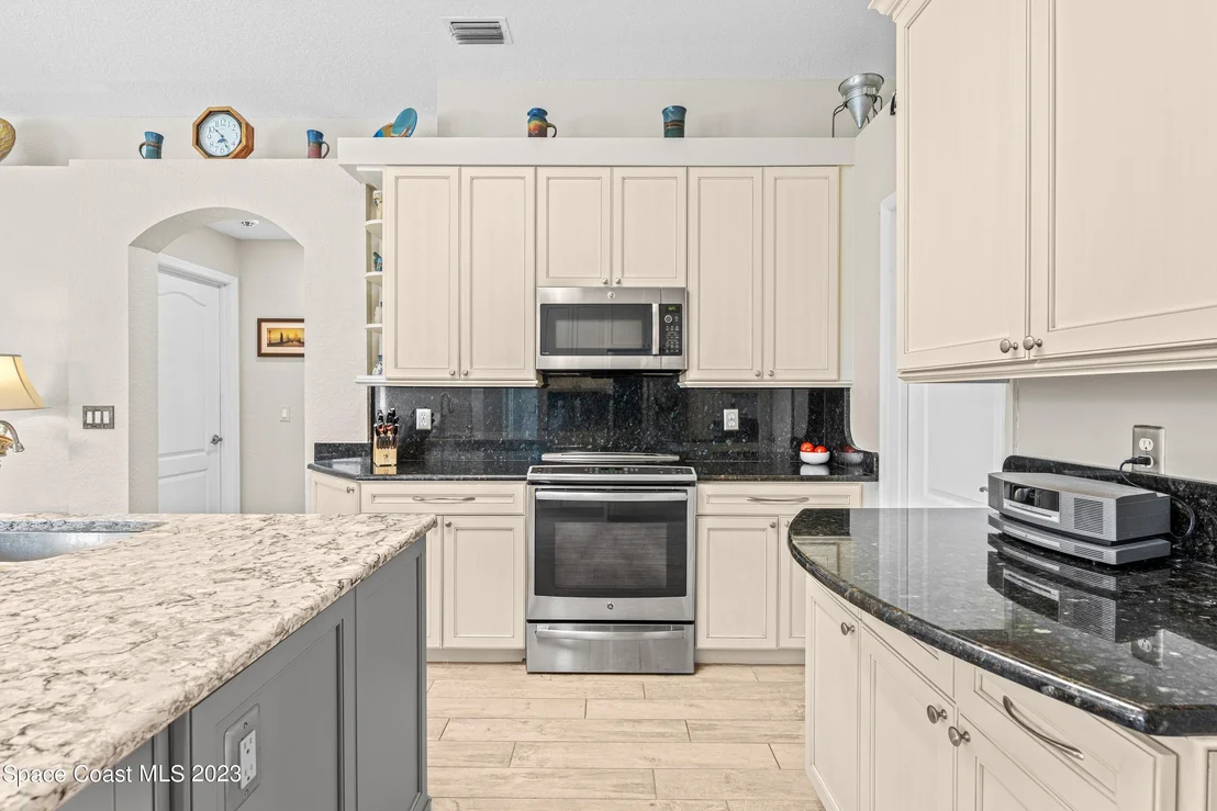 Photo of 665 Carriage Hill Road