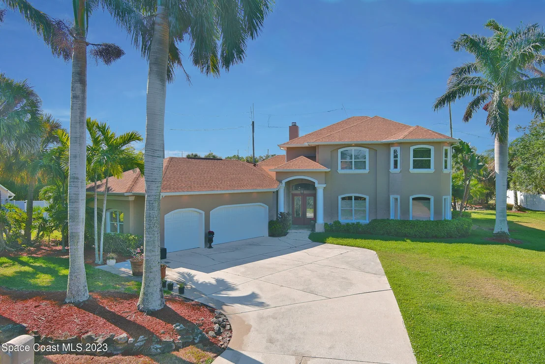 Photo of 2217 Royal Oaks Drive
