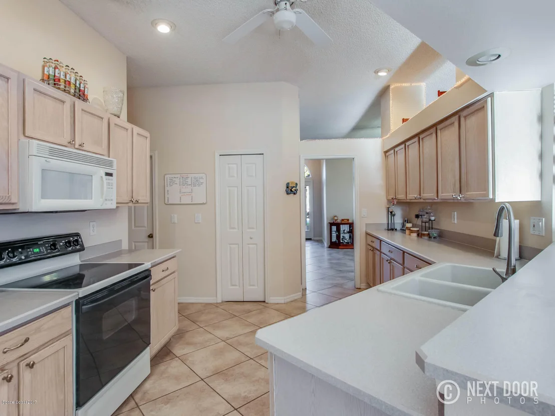 Photo of 867 Villa Drive