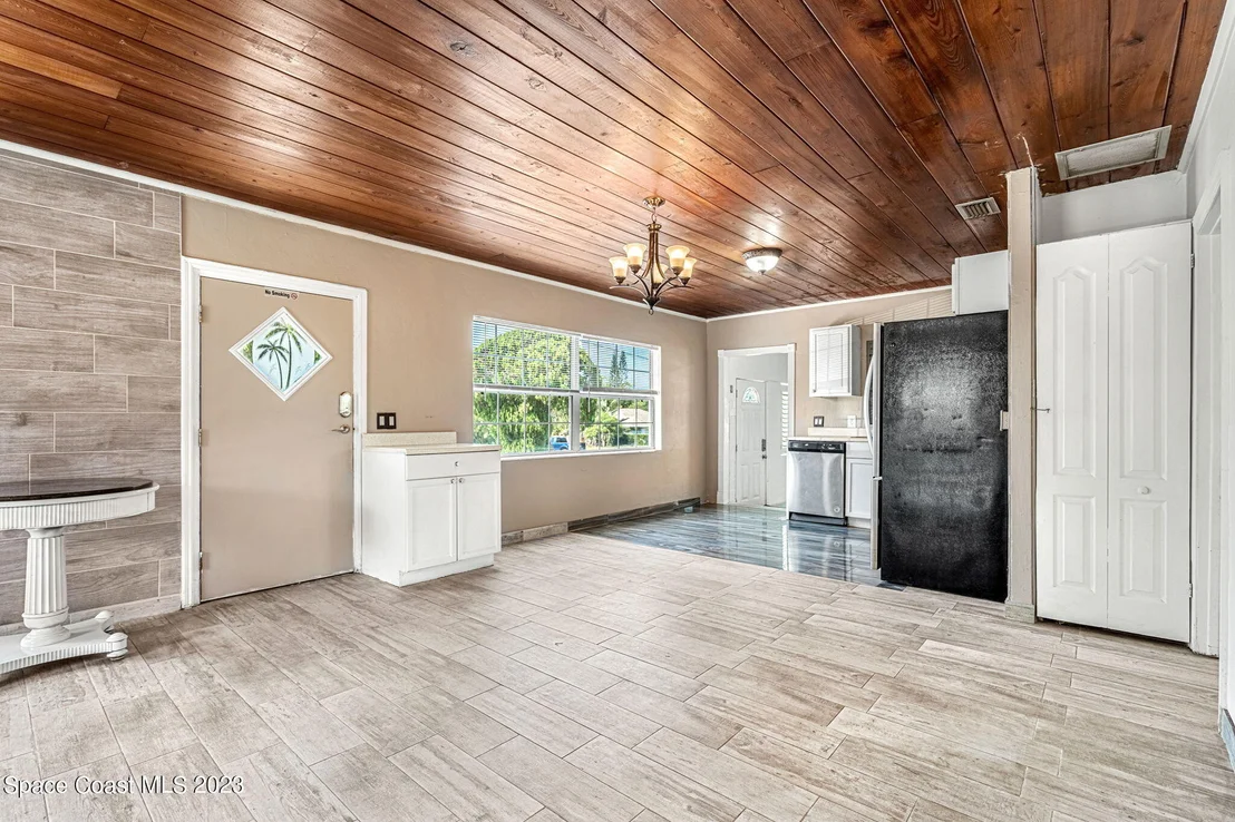 Photo of 2875 Stearns Avenue NE