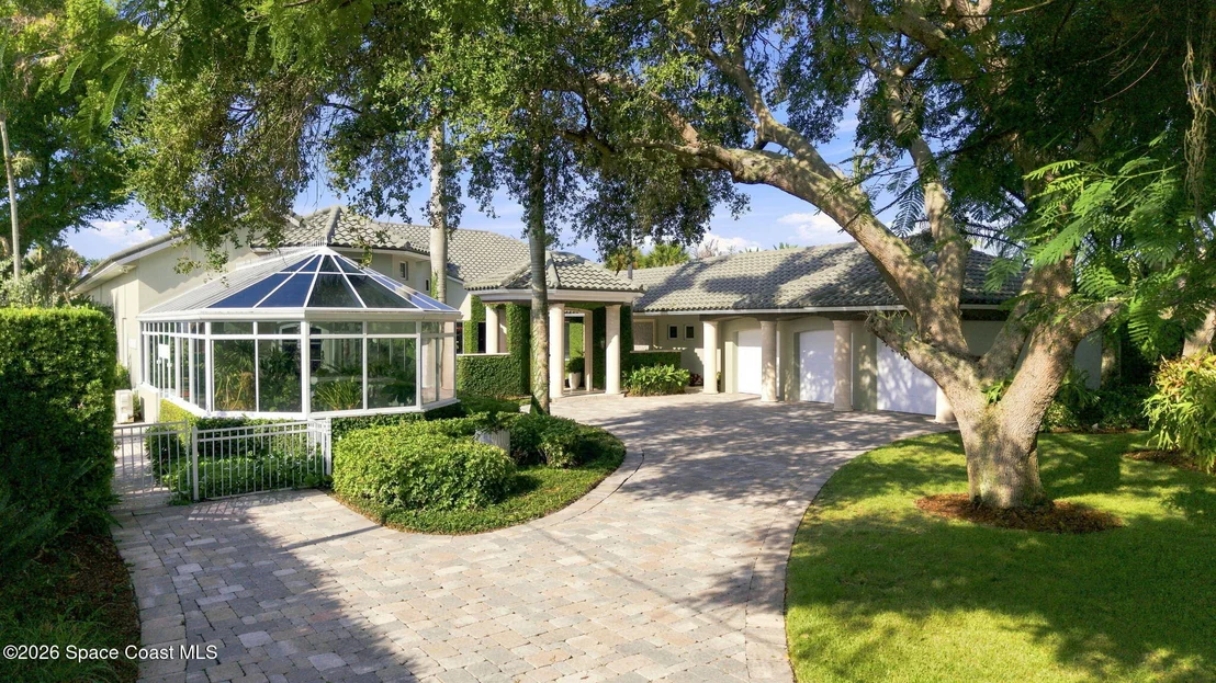 Photo of 200 Riverside Drive