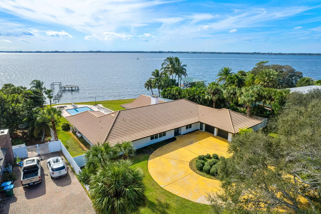Photo of 100 Riverside Drive