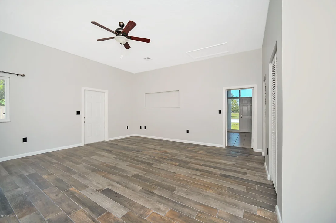 Photo of 1182 NE Bianca Drive NE