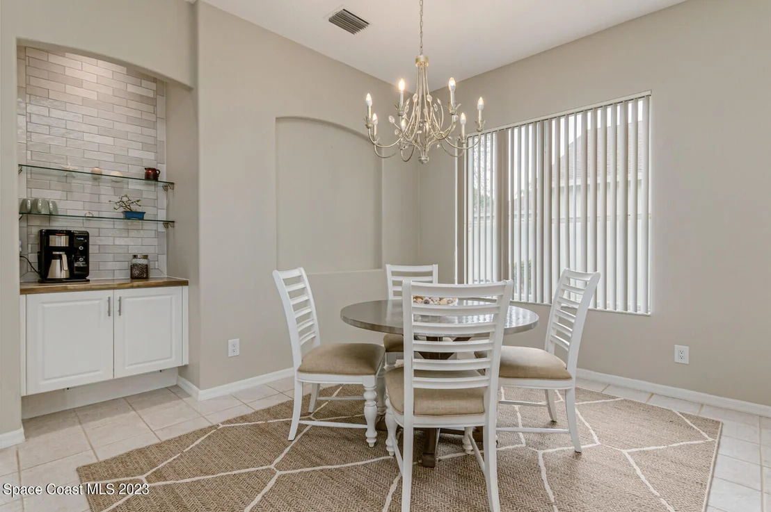 Photo of 859 Villa Drive