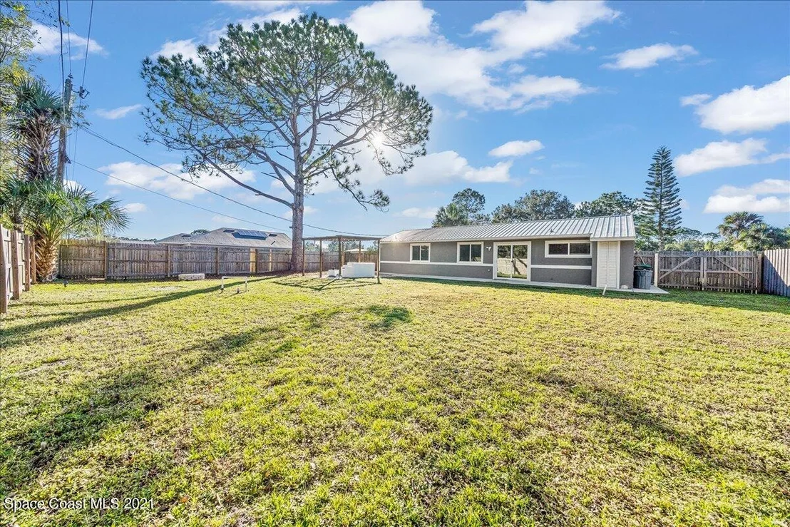 Photo of 1040 Grapefruit Road SE
