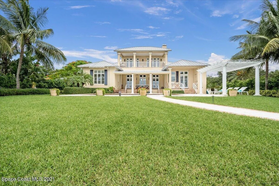 Photo of 2780 N Riverside Drive
