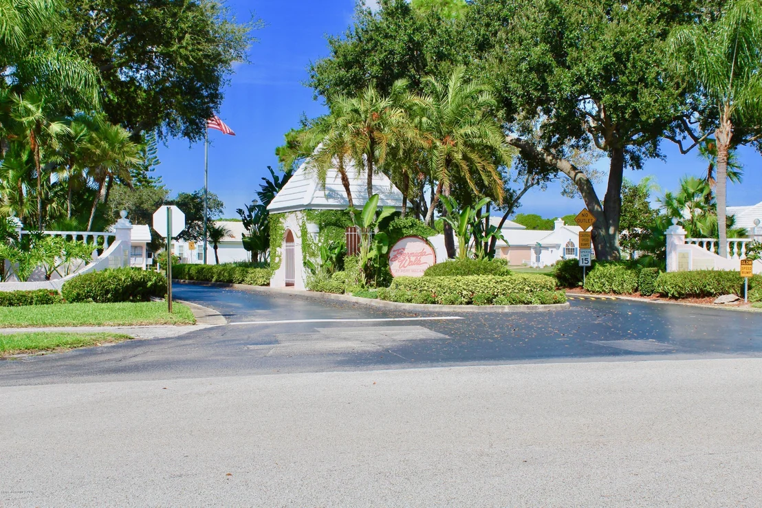 Photo of 1027 Goldenrod Circle NE