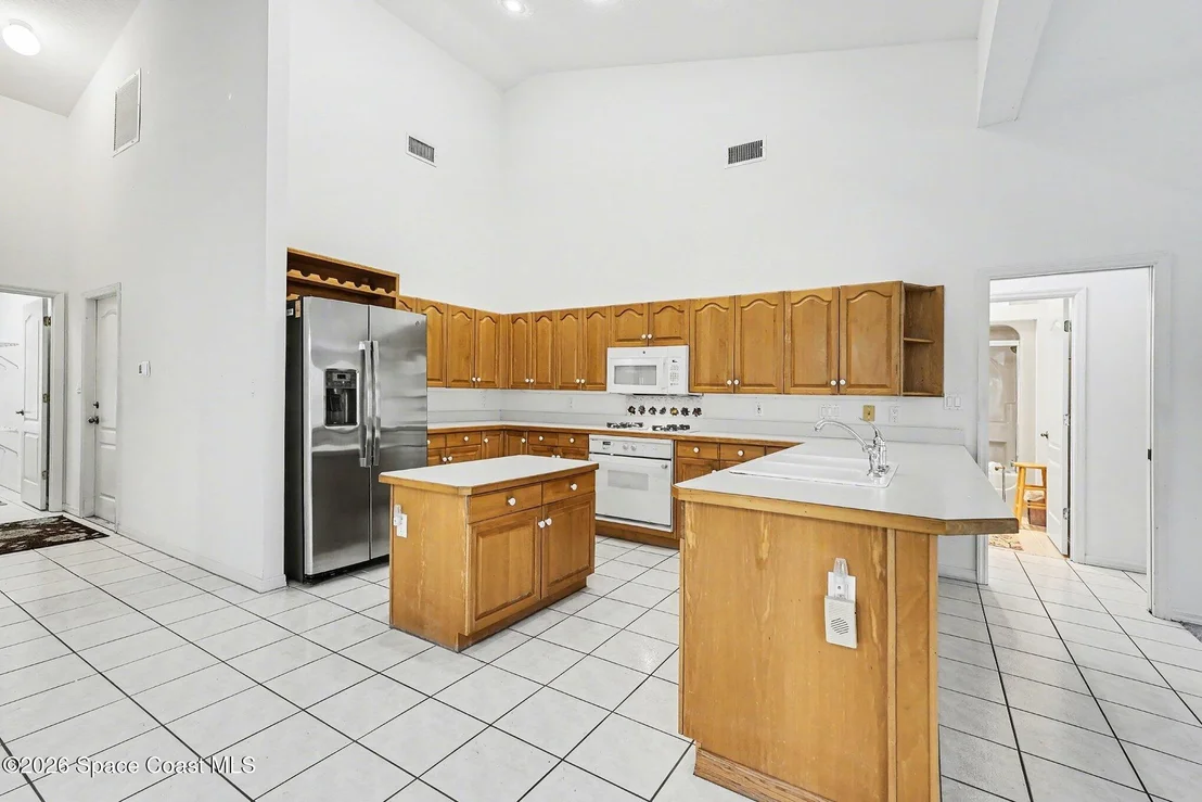 Photo of 981 Victoria Place