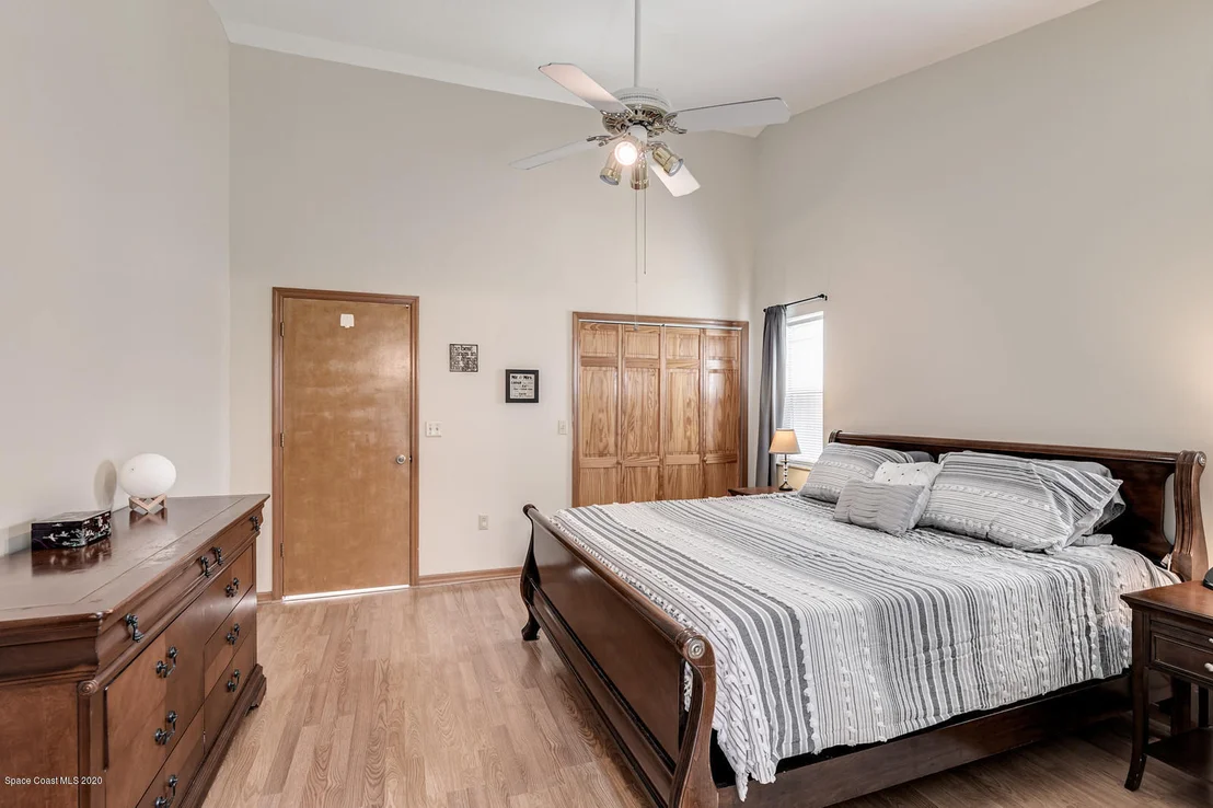 Photo of 950 Cross Lake Drive