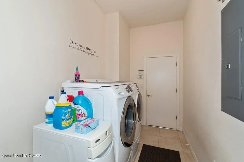 Photo of 1772 Windbrook Drive SE