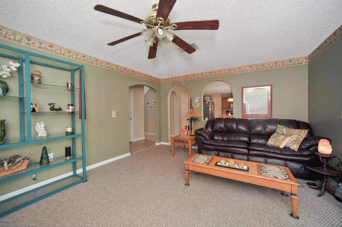 Photo of 1265 White Oak Circle