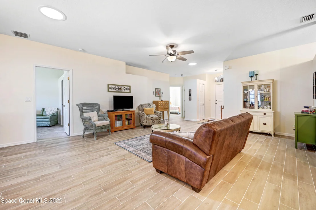 Photo of 868 Villa Drive