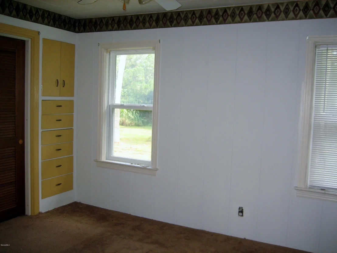 Photo of 551 N Range Road