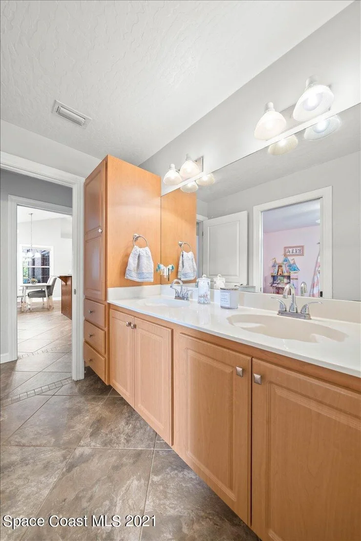 Photo of 772 Lake Drive