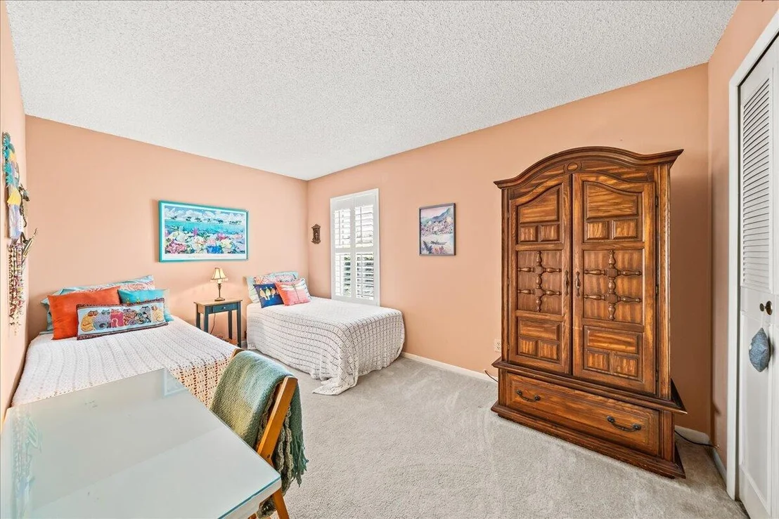 Photo of 210 Bayhead Drive