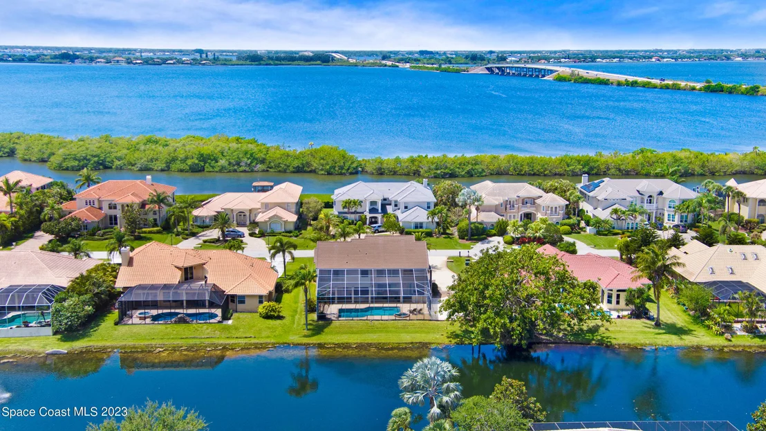 Photo of 335 Lanternback Island Drive