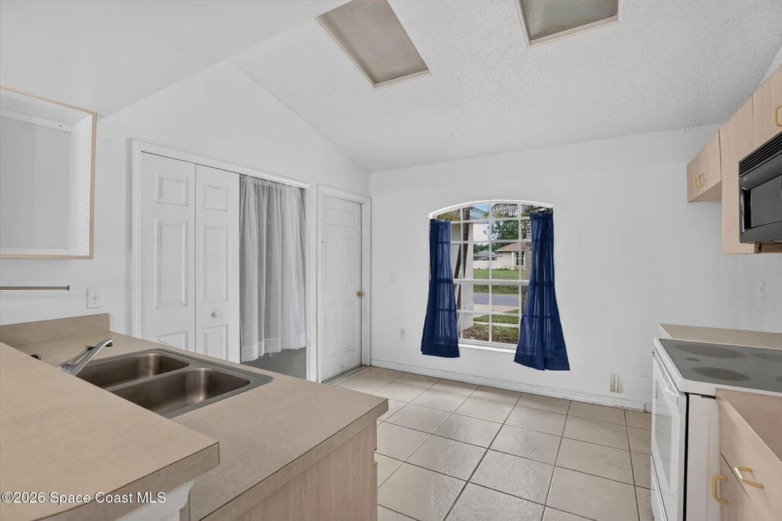 Photo of 1091 Ray Road SE