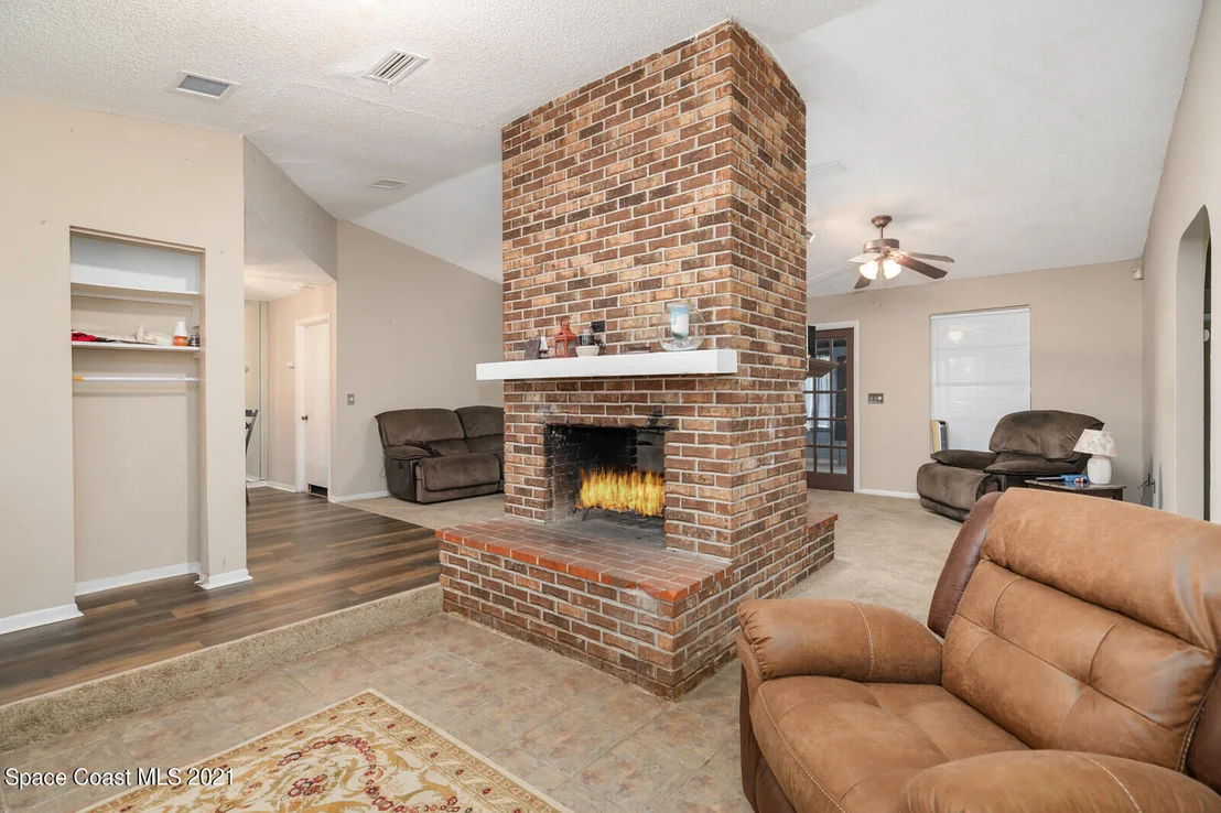 Photo of 2824 School Drive NE