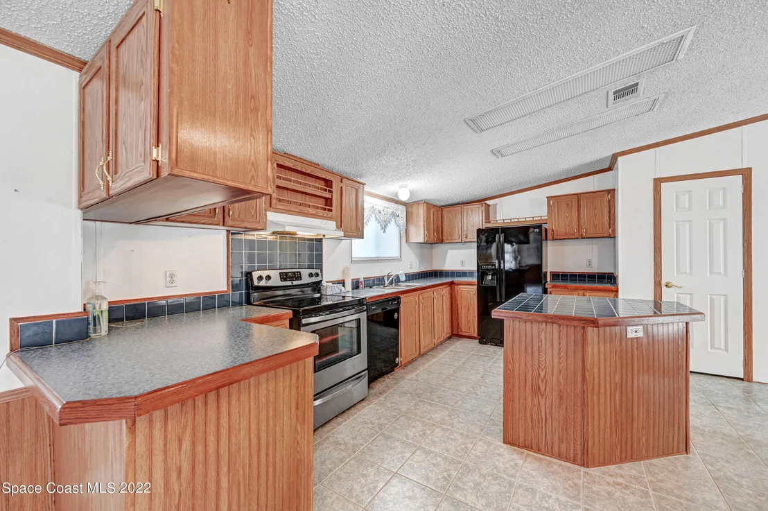 Photo of 2323 Coconut Palm Drive NE