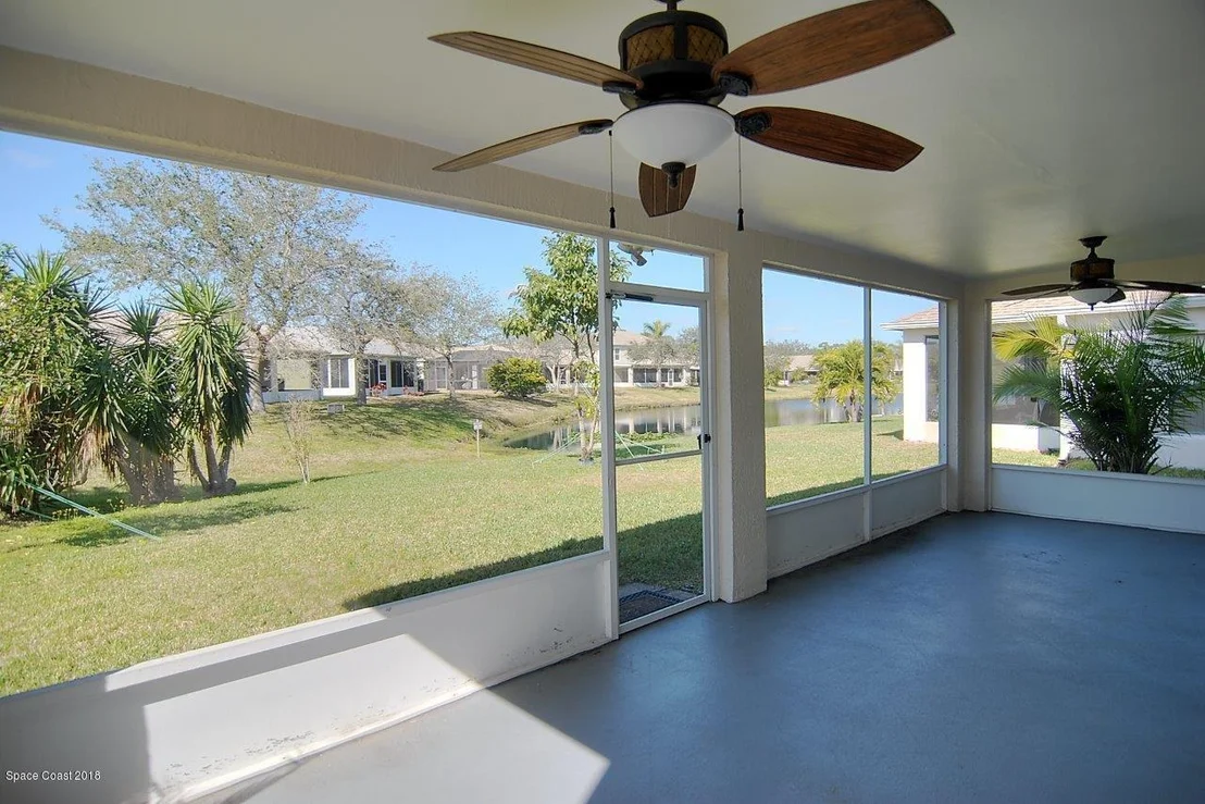 Photo of 1126 White Oak Circle